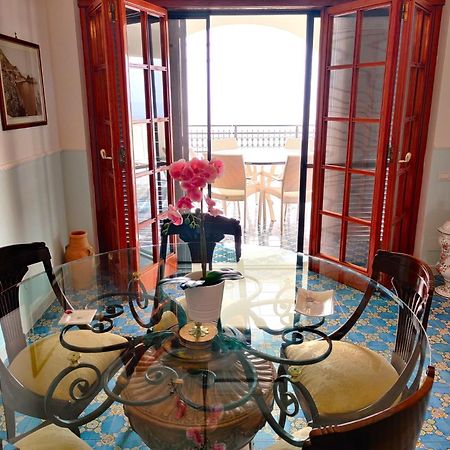 Casa La Scogliera Apartment Praiano Luaran gambar