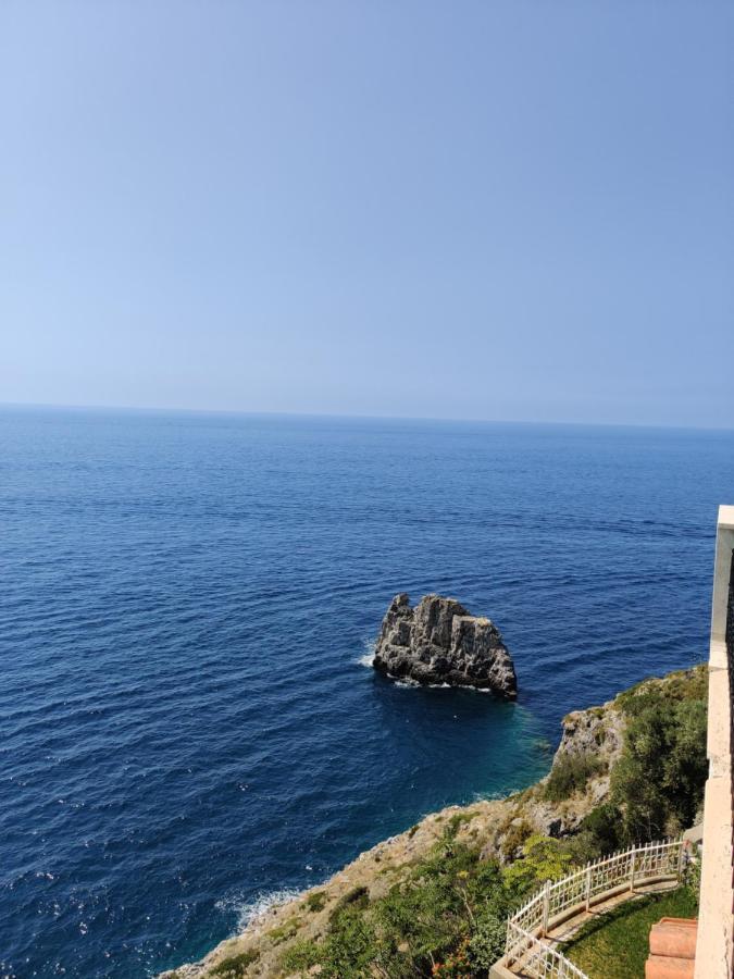 Casa La Scogliera Apartment Praiano Luaran gambar