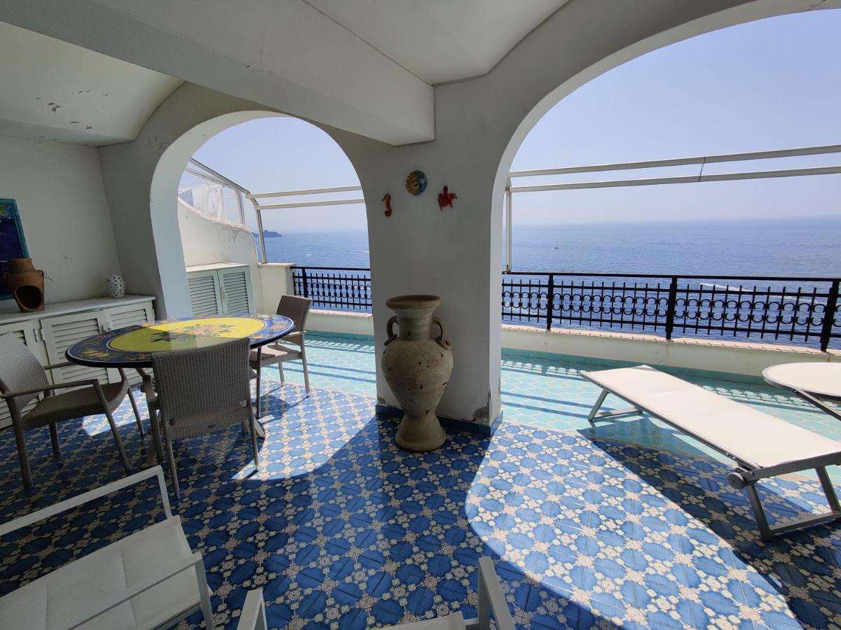 Casa La Scogliera Apartment Praiano Luaran gambar