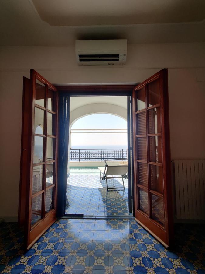 Casa La Scogliera Apartment Praiano Luaran gambar