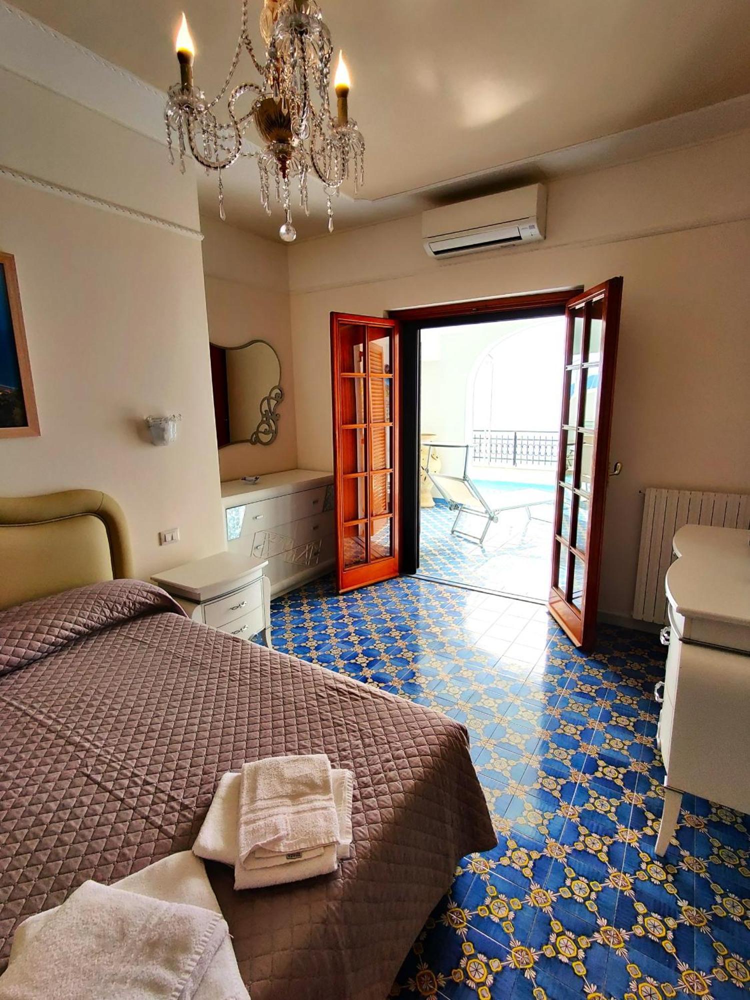 Casa La Scogliera Apartment Praiano Luaran gambar
