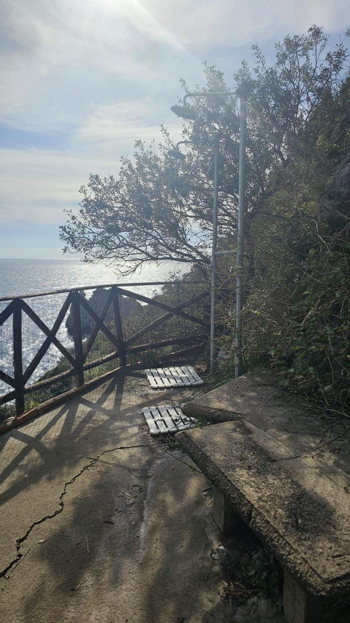 Casa La Scogliera Apartment Praiano Luaran gambar
